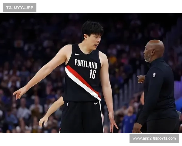 杨瀚森手臂血痕镜头特写，对抗强度引热议