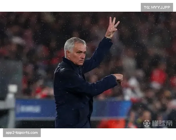 巴黎圣日耳曼公布欧冠大名单，新帅穆里尼奥暗示将延续四后卫防守体系